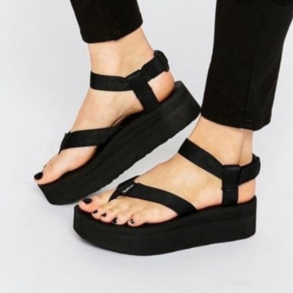 New TEVA Flatform sandals size 8